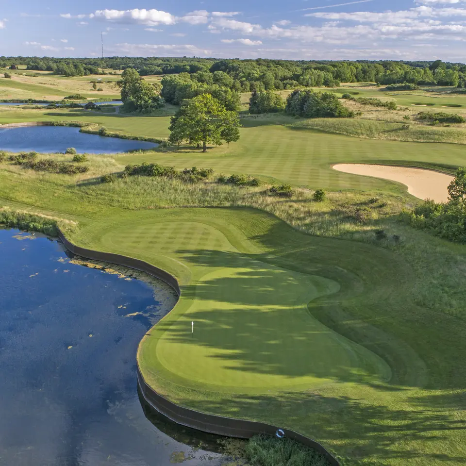 Aerial view of the London Golf Club, a green beside the lake